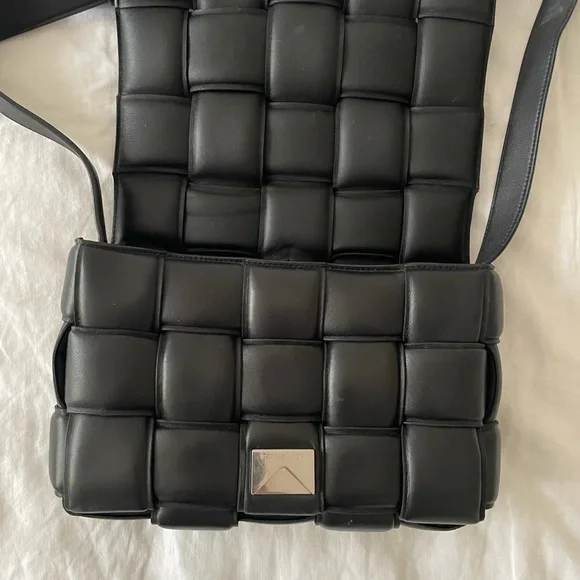 Bottega Veneta Padded Cassette in black - Picture 3 of 4